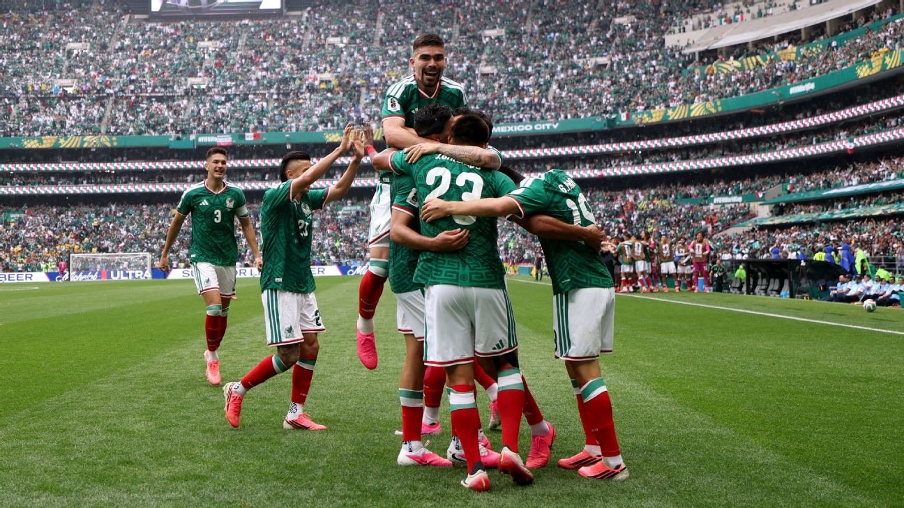 Mexico players celebrate during their 2026 World Cup opening match against South Africa at Estadio Azteca